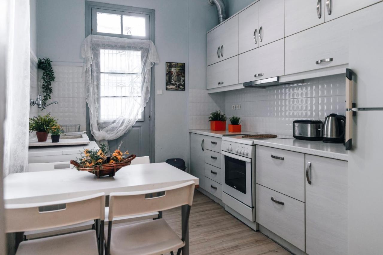Monastiraki-Psiri, Old Town, 3-Bdr Apt, Sleep 6-10P, Spacious Court Yard Атина Екстериор снимка