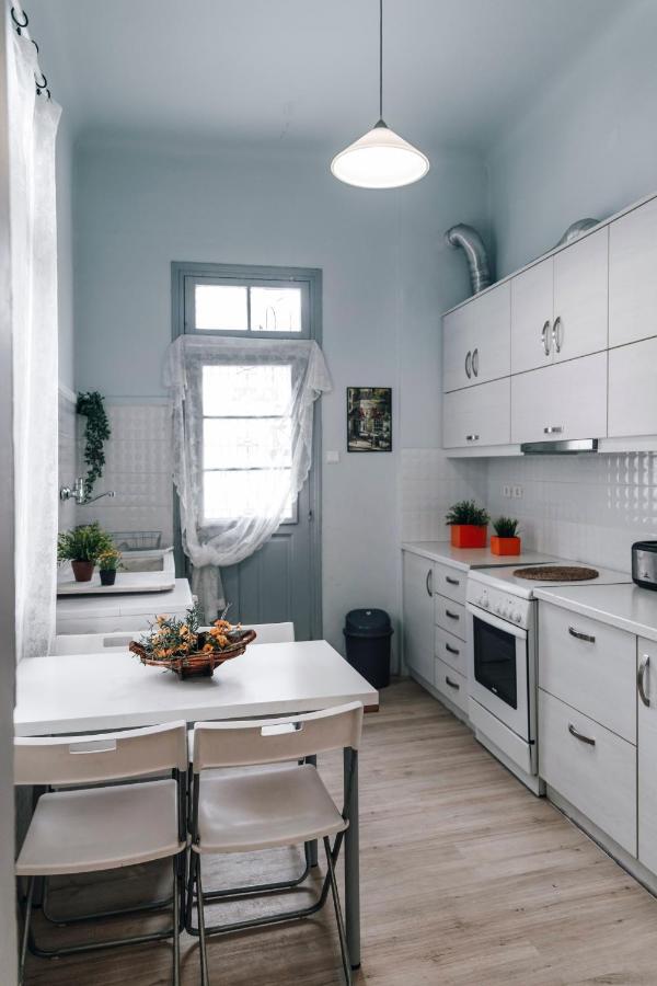 Monastiraki-Psiri, Old Town, 3-Bdr Apt, Sleep 6-10P, Spacious Court Yard Атина Екстериор снимка