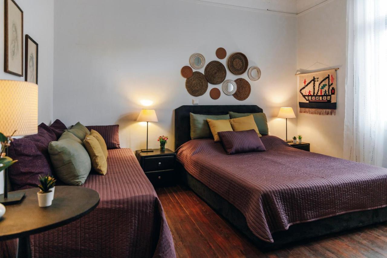 Monastiraki-Psiri, Old Town, 3-Bdr Apt, Sleep 6-10P, Spacious Court Yard Атина Екстериор снимка