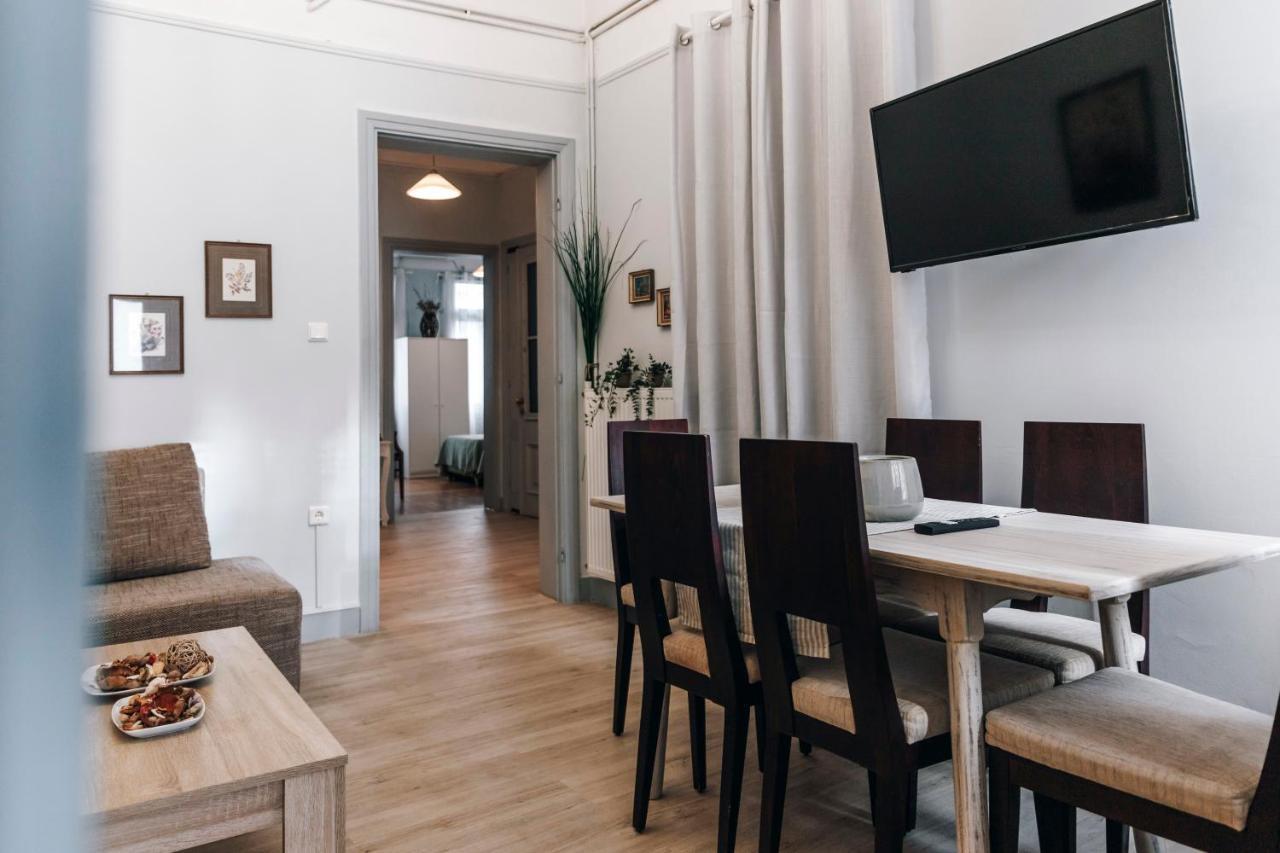 Monastiraki-Psiri, Old Town, 3-Bdr Apt, Sleep 6-10P, Spacious Court Yard Атина Екстериор снимка