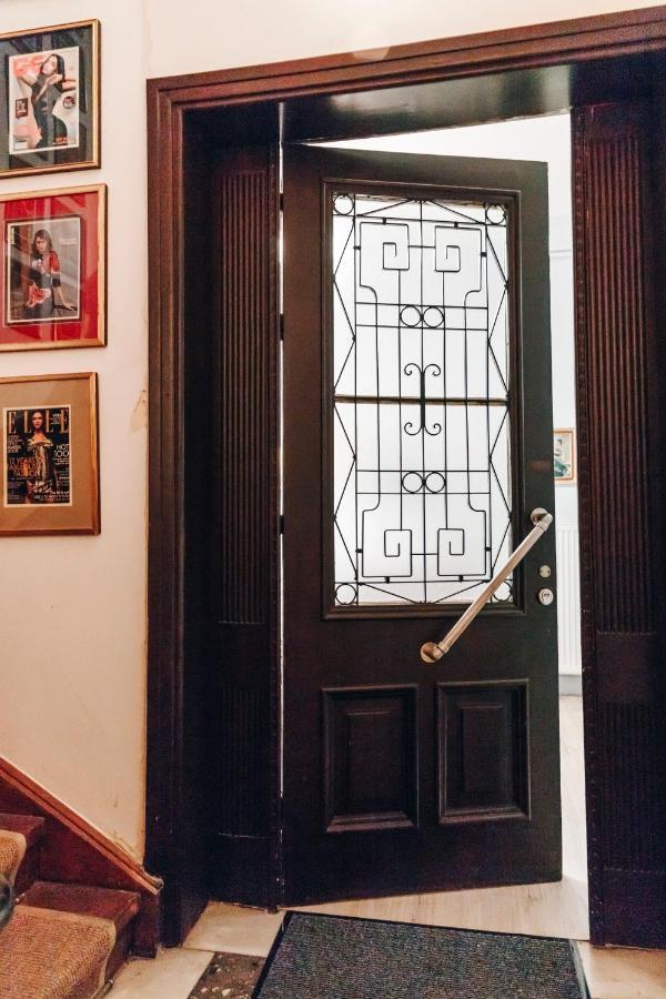 Monastiraki-Psiri, Old Town, 3-Bdr Apt, Sleep 6-10P, Spacious Court Yard Атина Екстериор снимка