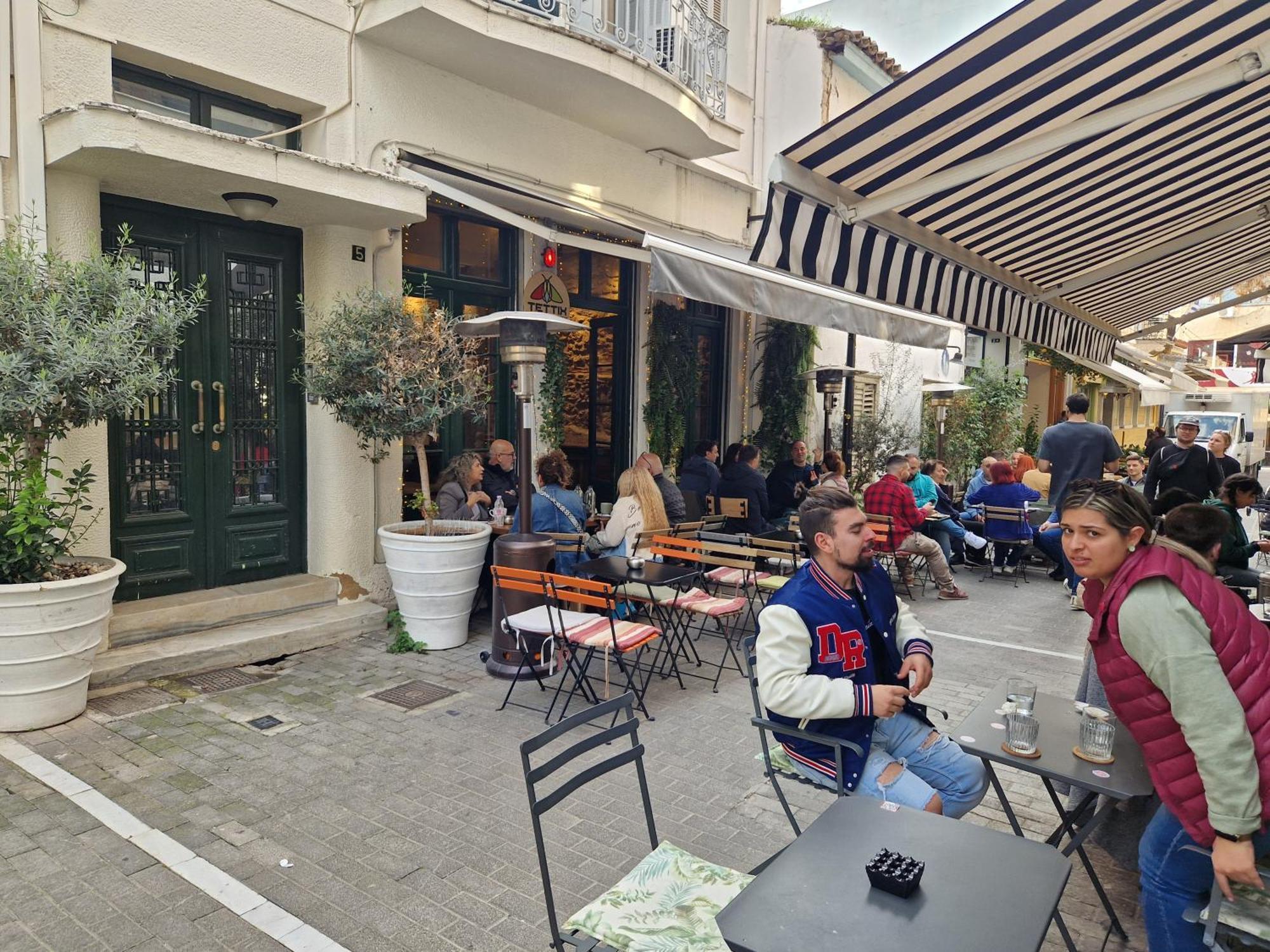Monastiraki-Psiri, Old Town, 3-Bdr Apt, Sleep 6-10P, Spacious Court Yard Атина Екстериор снимка