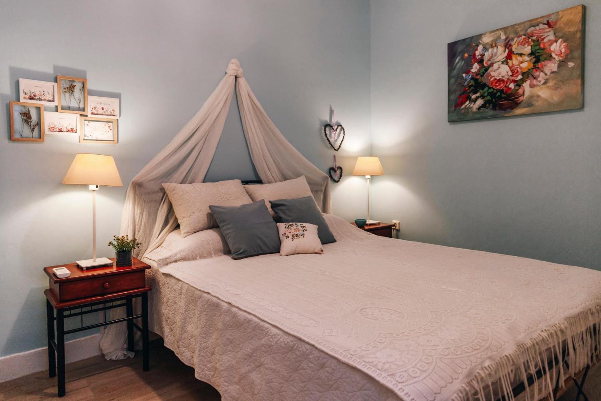 Monastiraki-Psiri, Old Town, 3-Bdr Apt, Sleep 6-10P, Spacious Court Yard Атина Екстериор снимка