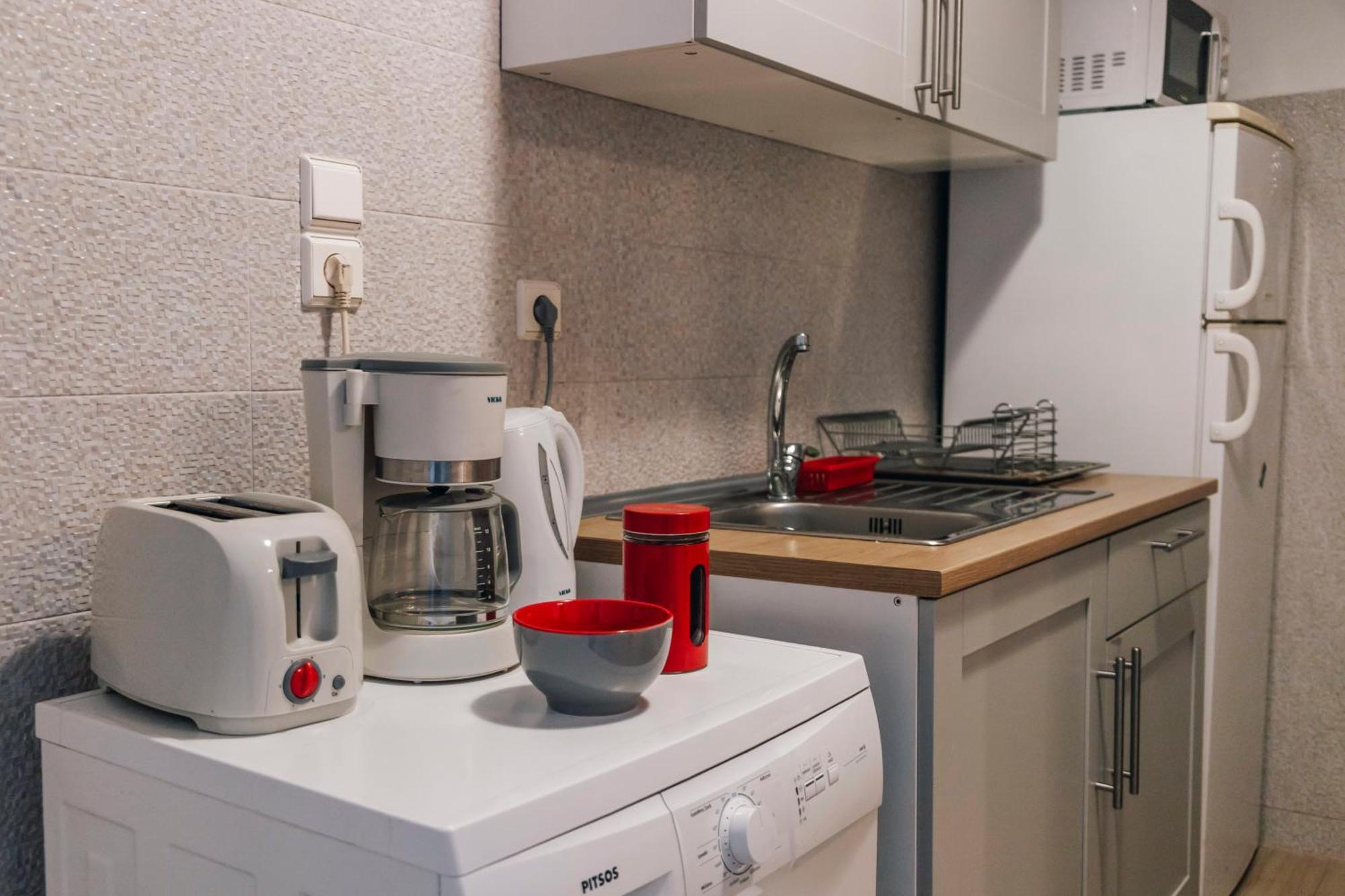 Monastiraki-Psiri, Old Town, 3-Bdr Apt, Sleep 6-10P, Spacious Court Yard Атина Екстериор снимка